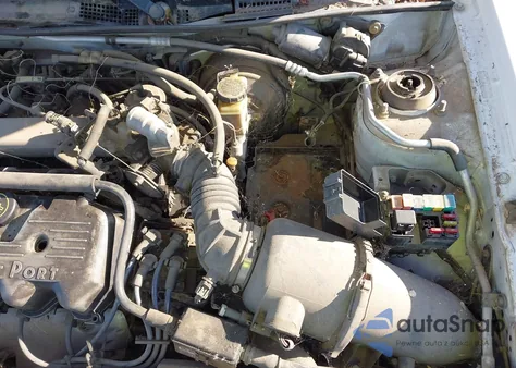 2000 Ford Escort из США, поврежденный, VIN 3FAFP13P3YR233571